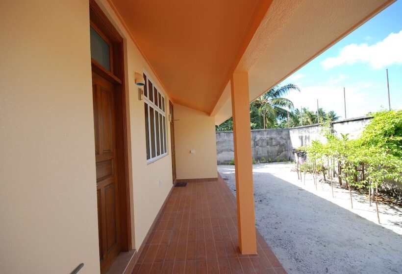 هتل Crystal Retreat