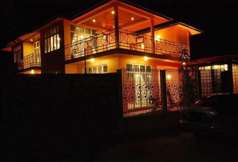 هتل Crystal Retreat