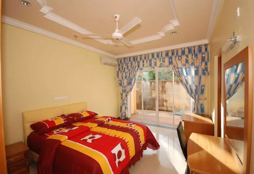 هتل Crystal Retreat