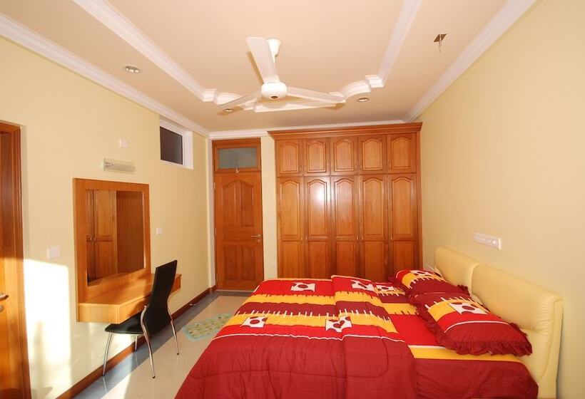 هتل Crystal Retreat