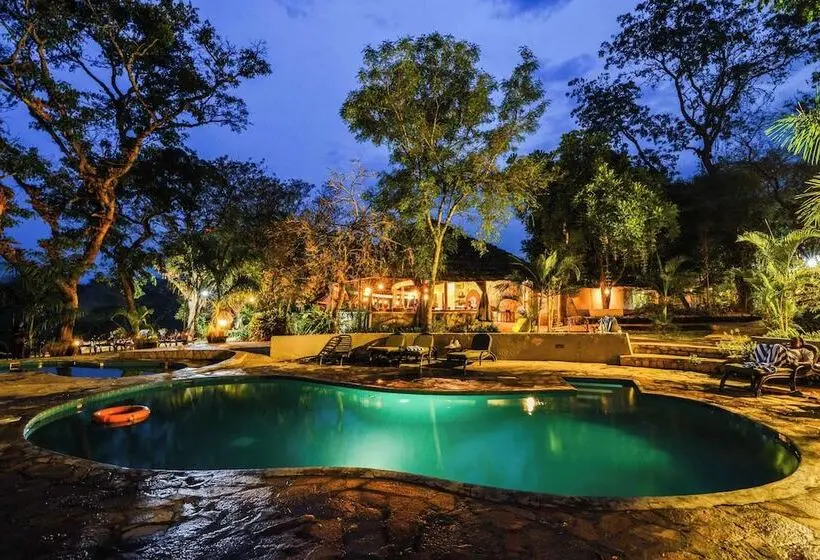 هتل Sambiya River Lodge