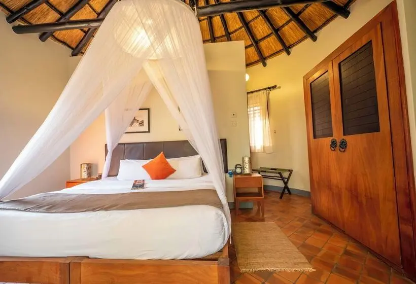 هتل Sambiya River Lodge