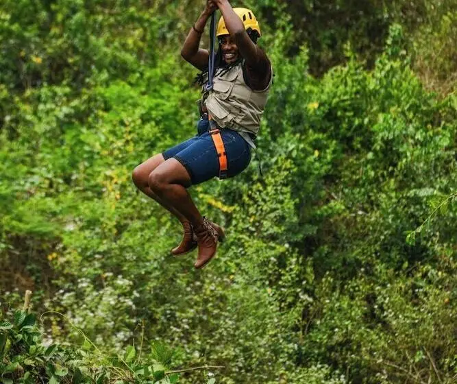 هتل Sambiya River Lodge