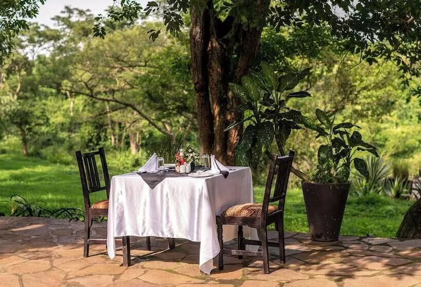 هتل Sambiya River Lodge