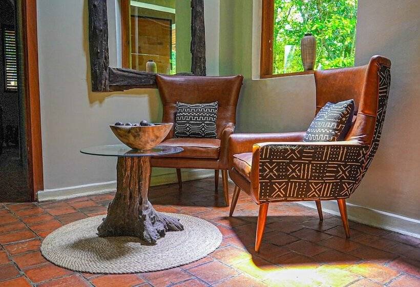 هتل Sambiya River Lodge