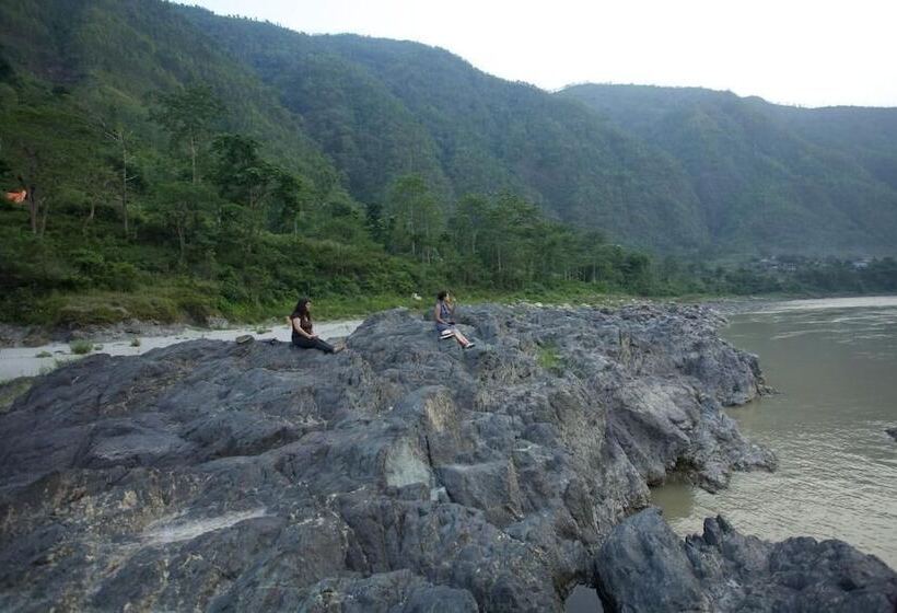 هتل Serene Highway Resort