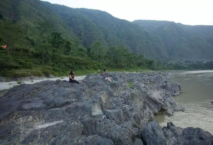 هتل Serene Highway Resort