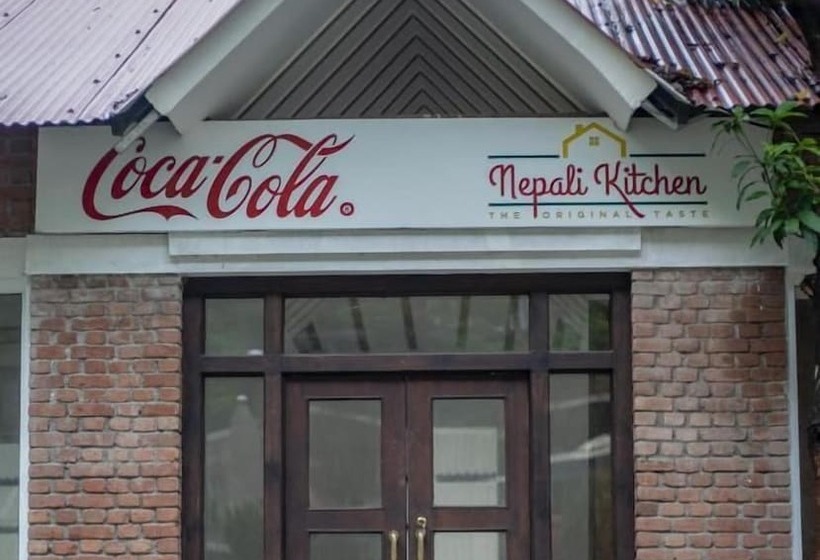 هتل Serene Highway Resort