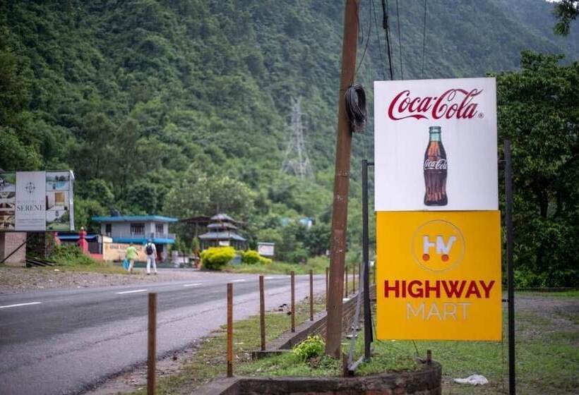 هتل Serene Highway Resort