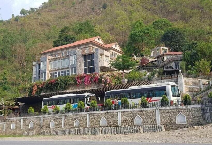 هتل Serene Highway Resort