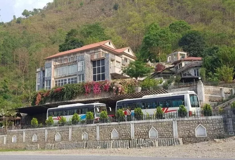 هتل Serene Highway Resort