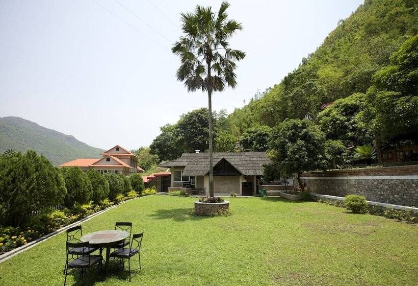 هتل Serene Highway Resort