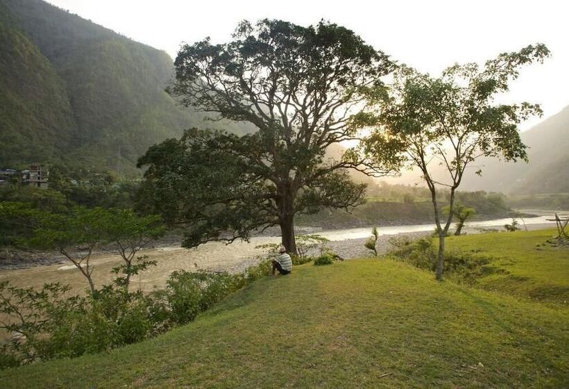 هتل Serene Highway Resort