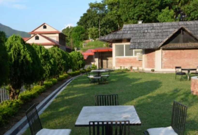 هتل Serene Highway Resort