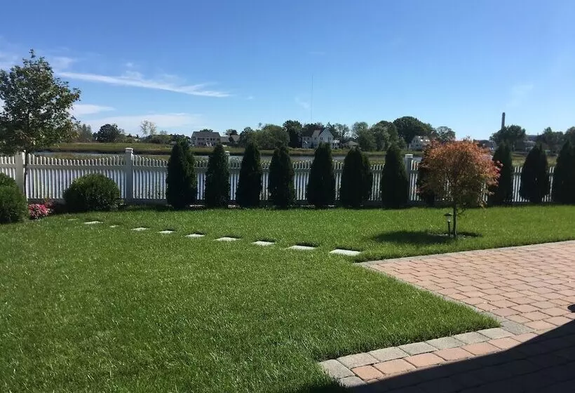 ペンション Rooms In Family House In Salem Boston