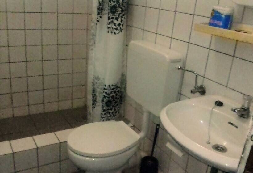 ペンション St. Eugene S Hostel