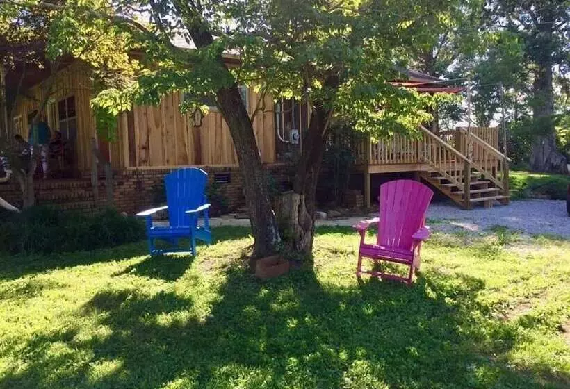 Sisters On Sycamore Bed & Breakfast