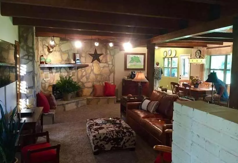 Sisters On Sycamore Bed & Breakfast