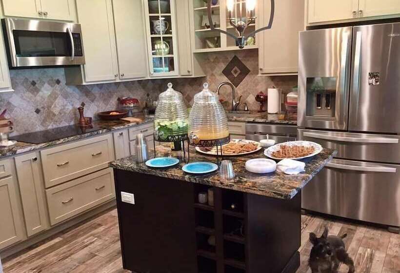 Sisters On Sycamore Bed & Breakfast