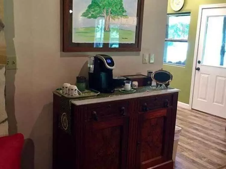 Sisters On Sycamore Bed & Breakfast