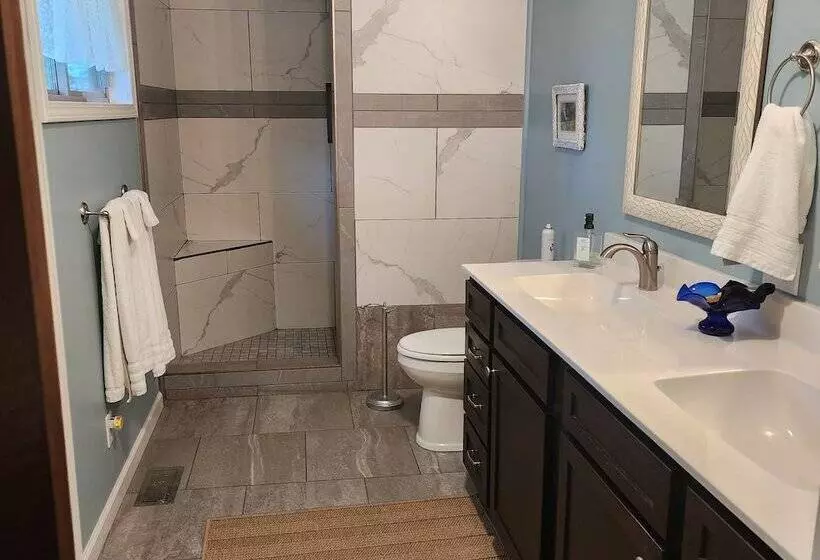 Sisters On Sycamore Bed & Breakfast