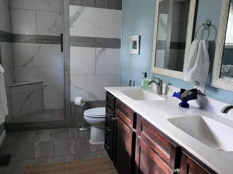 Sisters On Sycamore Bed & Breakfast