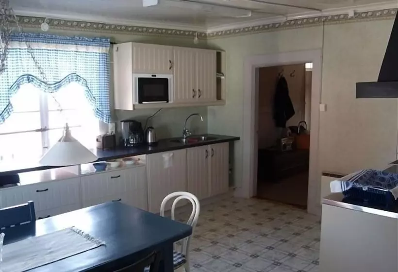 Västerkvarns Vandrarhem   Hostel