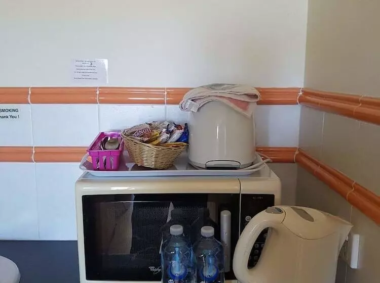 A Country View Motel   Ilbilbie