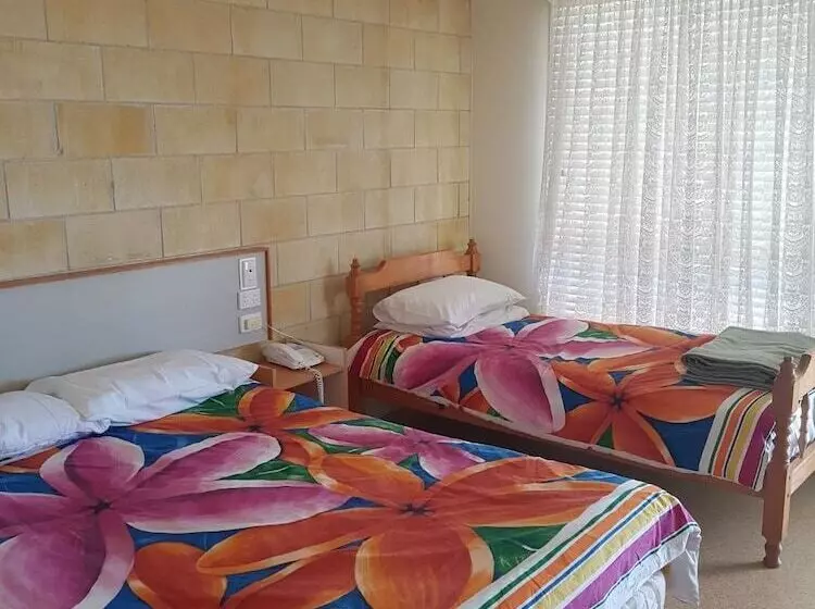 A Country View Motel   Ilbilbie