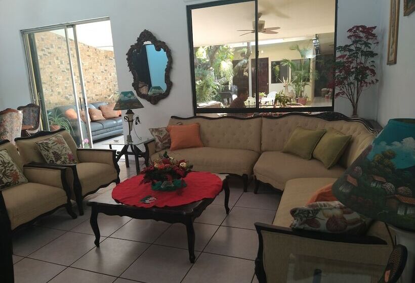 تختخواب و صبحانه Antiguo