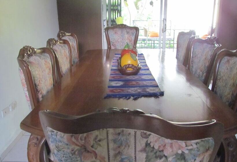 تختخواب و صبحانه Antiguo