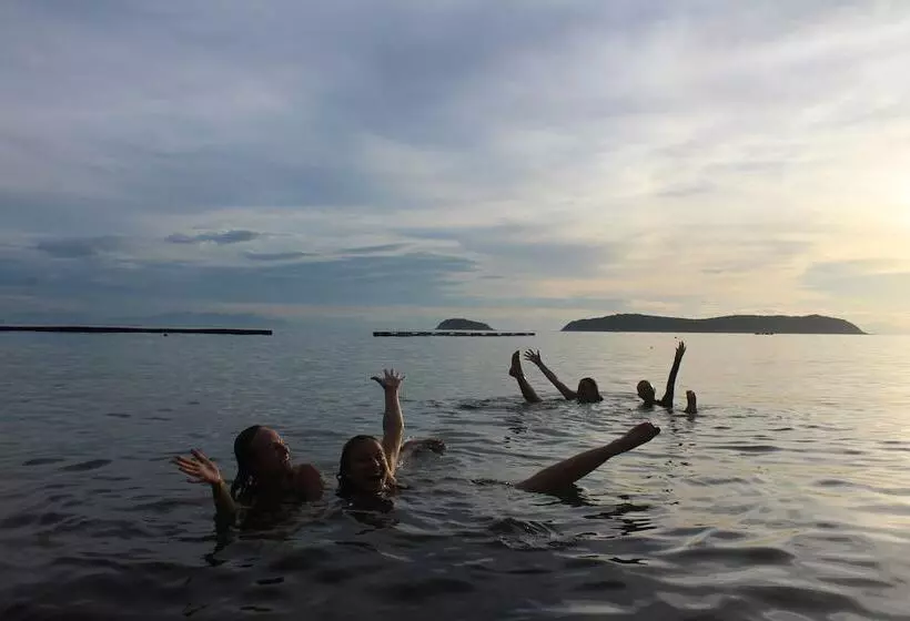 تختخواب و صبحانه Cham Island Smiles Homestay