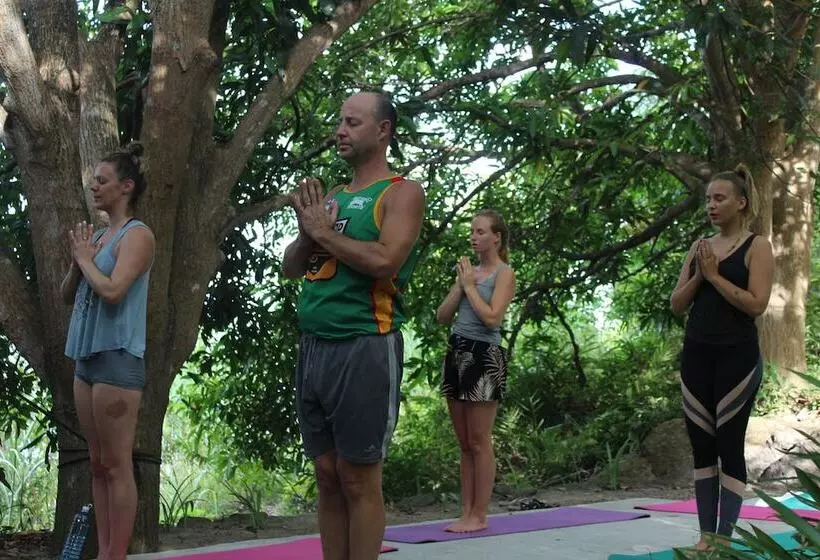 تختخواب و صبحانه Cham Island Smiles Homestay