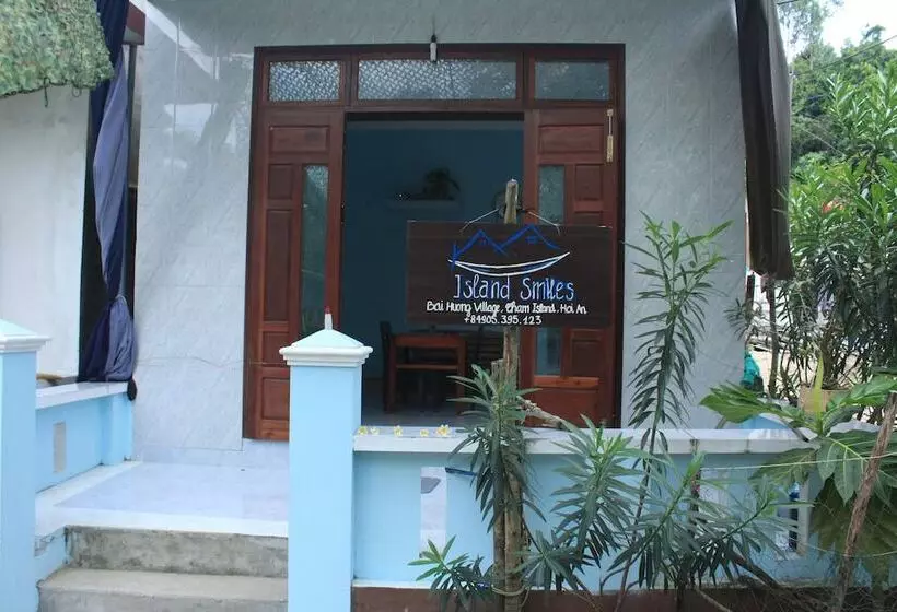 تختخواب و صبحانه Cham Island Smiles Homestay