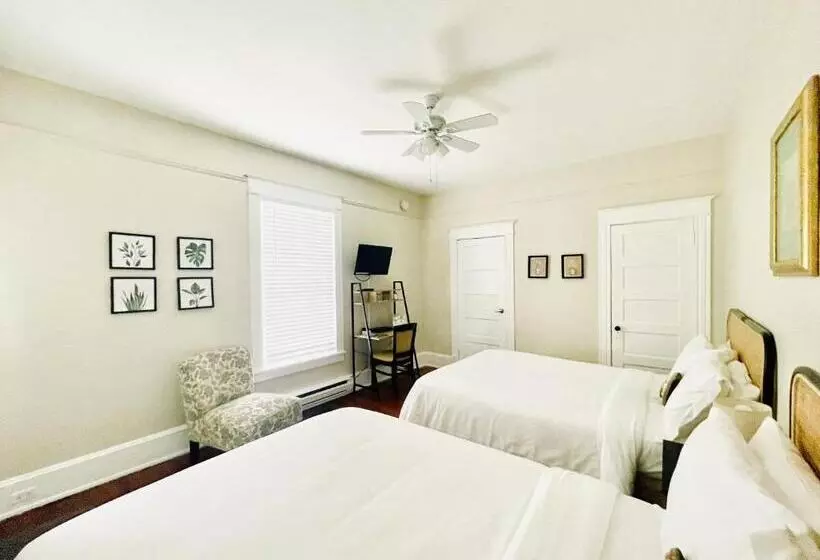 تختخواب و صبحانه Southern Wind Inn