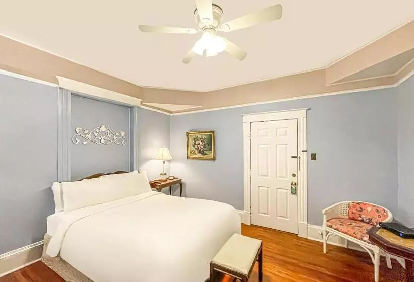 تختخواب و صبحانه Southern Wind Inn