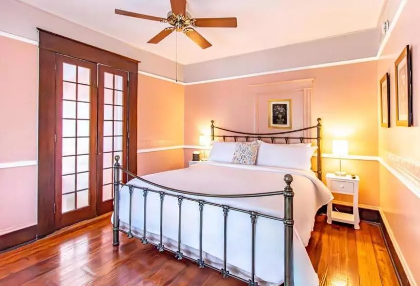 تختخواب و صبحانه Southern Wind Inn