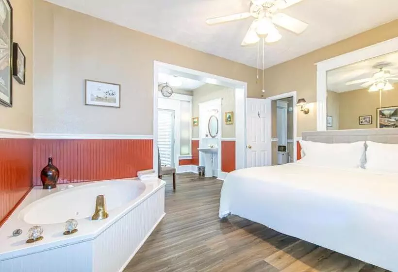 تختخواب و صبحانه Southern Wind Inn