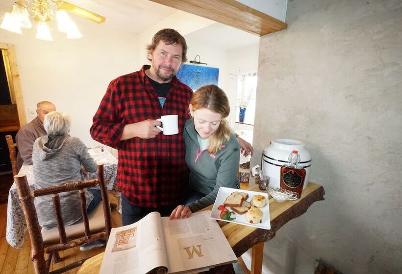 ベッドアンドブレックファースト White On Wood