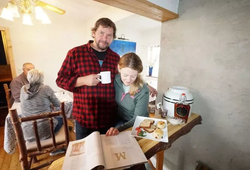 Aamiaismajoitus (B&B) White On Wood