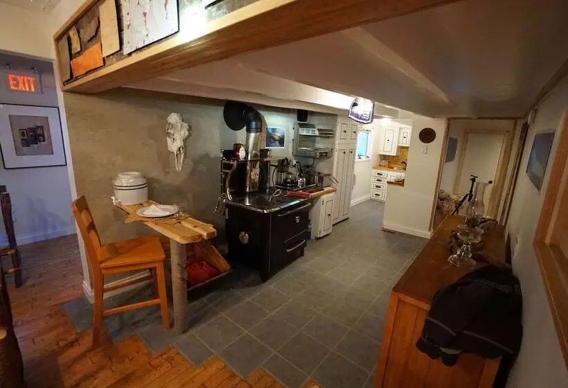 Aamiaismajoitus (B&B) White On Wood