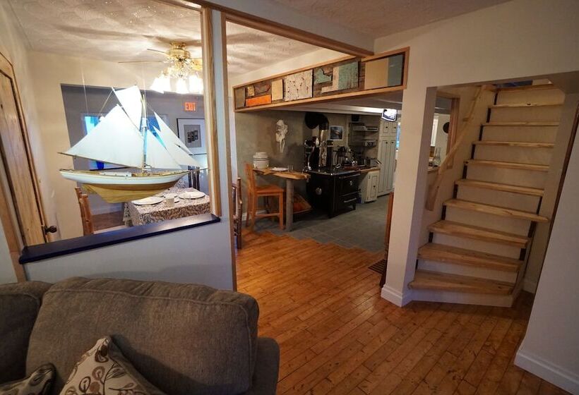 ベッドアンドブレックファースト White On Wood