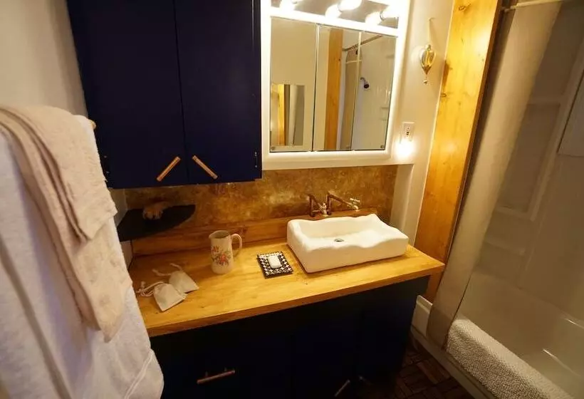 Aamiaismajoitus (B&B) White On Wood