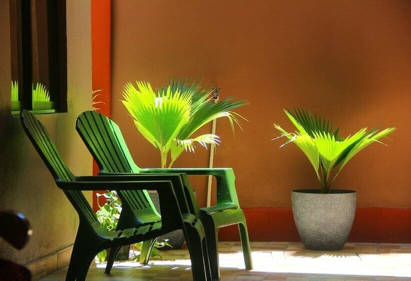 Cabinas Mansión Tropical Quepos