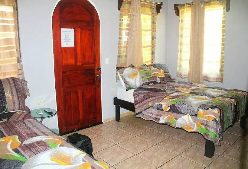 Cabinas Mansión Tropical Quepos