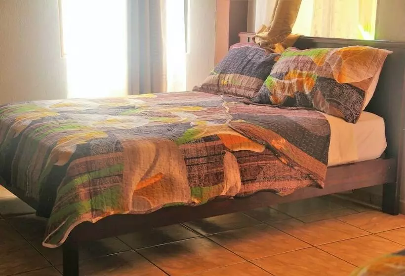 Cabinas Mansión Tropical Quepos