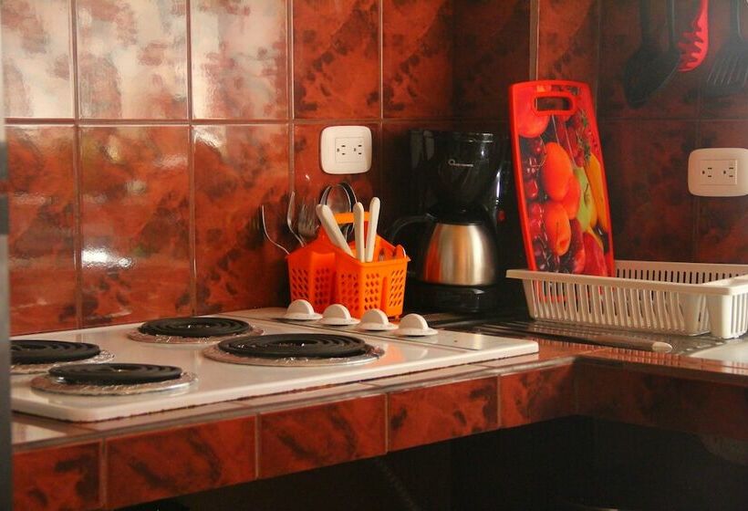 Cabinas Mansión Tropical Quepos