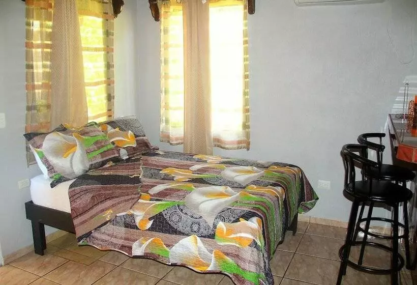 Cabinas Mansión Tropical Quepos