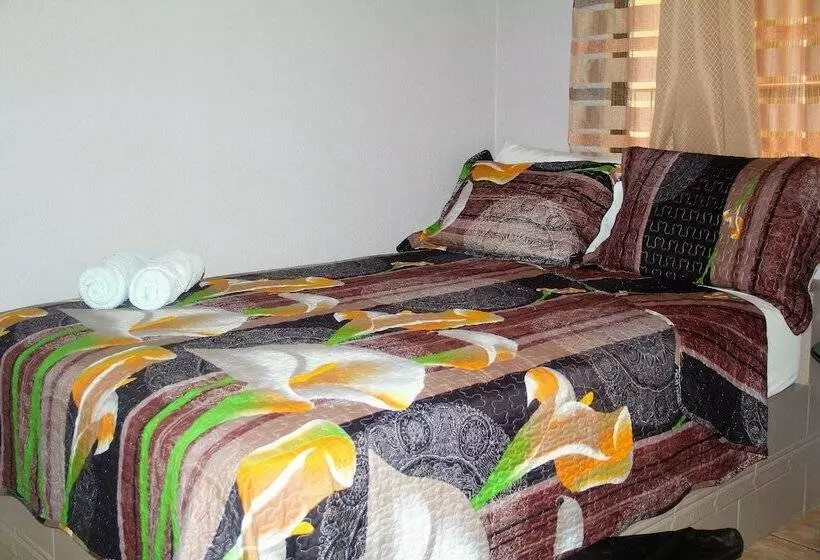 Cabinas Mansión Tropical Quepos