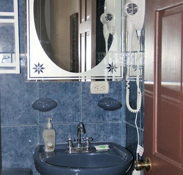 Cabinas Mansión Tropical Quepos